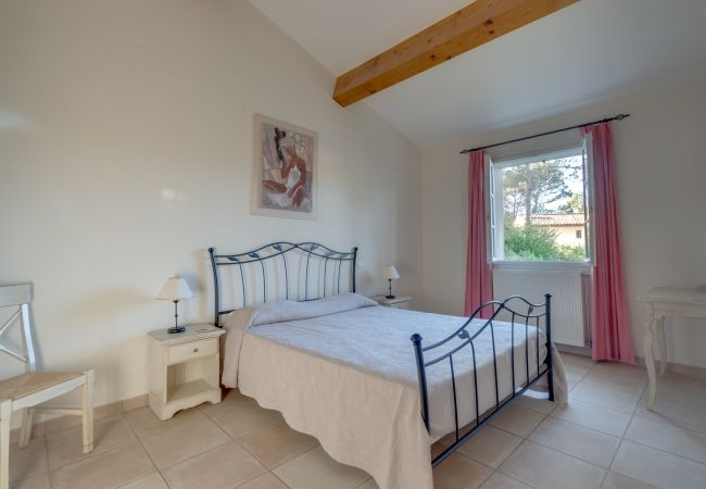Villa in La Motte - 5 BEDROOM VILLA WITH PRIVATE POOL AND GARDEN (N°359) Villa in La Motte - 5 BEDROOM VILLA WITH PRIVATE POOL AND GARDEN (N°359)