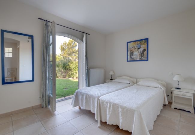 Villa in La Motte - 5 BEDROOM VILLA WITH PRIVATE POOL AND GARDEN (N°359) Villa in La Motte - 5 BEDROOM VILLA WITH PRIVATE POOL AND GARDEN (N°359)