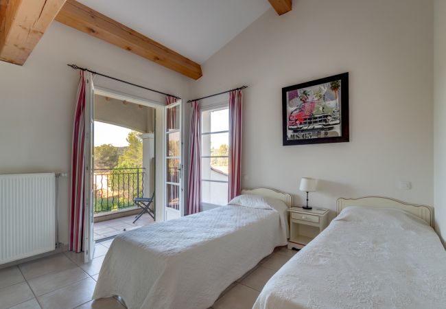 Villa in La Motte - 5 BEDROOM VILLA WITH PRIVATE POOL AND GARDEN (N°359) Villa in La Motte - 5 BEDROOM VILLA WITH PRIVATE POOL AND GARDEN (N°359)