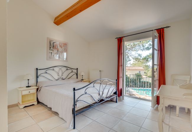 Villa in La Motte - 5 BEDROOM VILLA WITH PRIVATE POOL AND GARDEN (N°359) Villa in La Motte - 5 BEDROOM VILLA WITH PRIVATE POOL AND GARDEN (N°359)