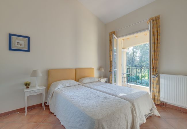 Villa in La Motte - 4-BEDROOM VLLA WITH PRIVATE POOL AND GARDEN (N°342) Villa in La Motte - 4-BEDROOM VLLA WITH PRIVATE POOL AND GARDEN (N°342)