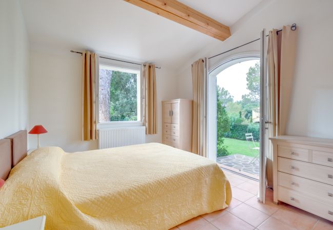 Villa in La Motte - 4 BEDROOM VILLA WITH PRIVATE POOL AND GARDEN (N°348) Villa in La Motte - 4 BEDROOM VILLA WITH PRIVATE POOL AND GARDEN (N°348)