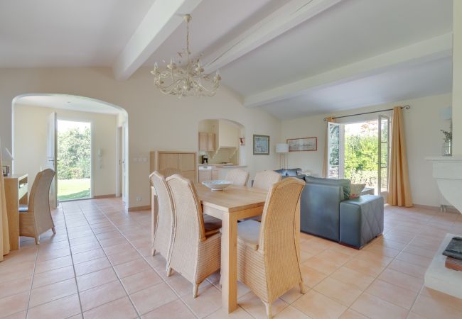 Villa in La Motte - 3 BEDROOM VILLA WITH PRIVATE POOL AND GARDEN (N°355) Villa in La Motte - 3 BEDROOM VILLA WITH PRIVATE POOL AND GARDEN (N°355)