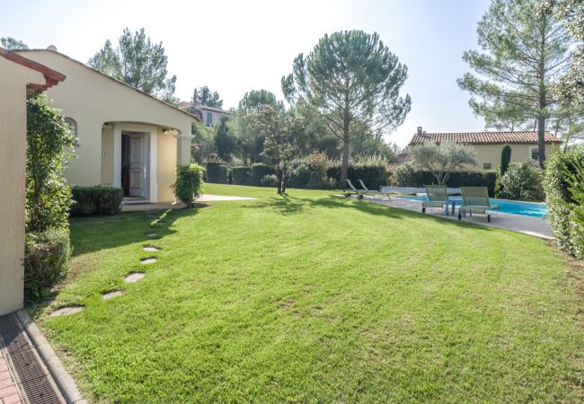 Villa in La Motte - 3 BEDROOM VILLA WITH PRIVATE POOL AND GARDEN (N°355) Villa in La Motte - 3 BEDROOM VILLA WITH PRIVATE POOL AND GARDEN (N°355)
