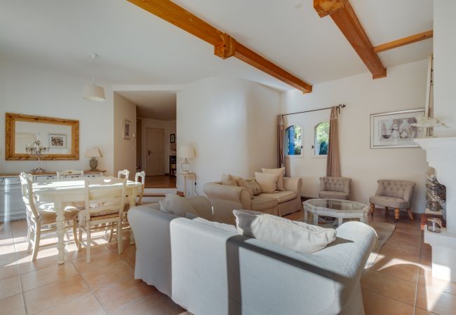 Villa in La Motte - 4-BEDROOM VILLA WITH PRIVATE POOL AND GARDEN (N°442) Villa in La Motte - 4-BEDROOM VILLA WITH PRIVATE POOL AND GARDEN (N°442)