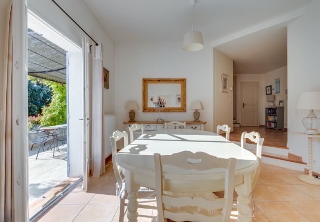 Villa in La Motte - 4-BEDROOM VILLA WITH PRIVATE POOL AND GARDEN (N°442) Villa in La Motte - 4-BEDROOM VILLA WITH PRIVATE POOL AND GARDEN (N°442)