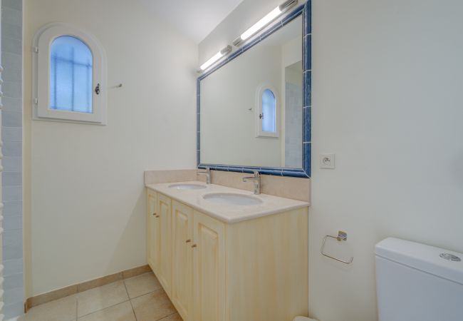 Villa in La Motte - 4 BEDROOM VILLA WITH PRIVATE POOL AND GARDEN (N°446) Villa in La Motte - 4 BEDROOM VILLA WITH PRIVATE POOL AND GARDEN (N°446)