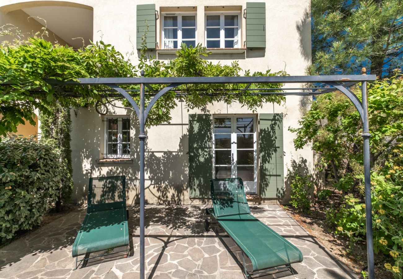 Apartment in La Motte - 2 BEDROOM APARTMENT WITH TERRACE (N°513)