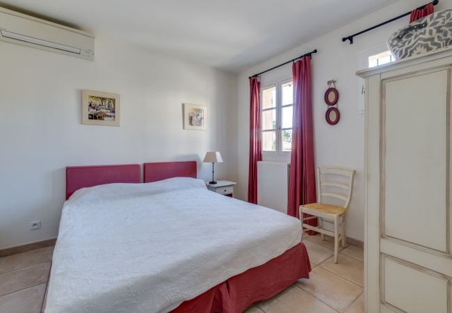 Terraced House in La Motte - 3 BEDROOM TOWNHOUSE WITH TERRACE AND GARDEN (N°516) Terraced House in La Motte - 3 BEDROOM TOWNHOUSE WITH TERRACE AND GARDEN (N°516)