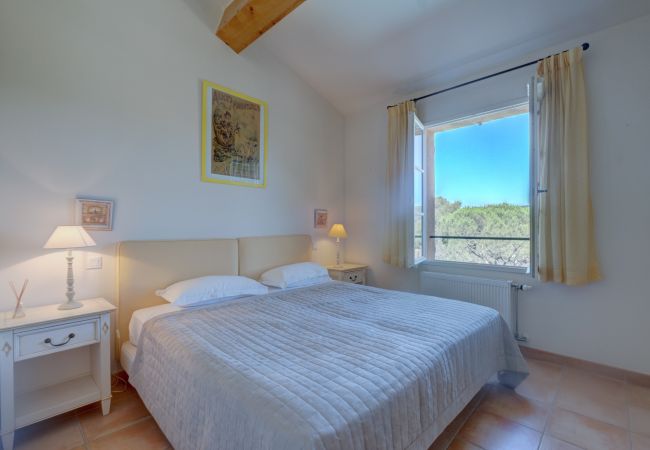 Villa in La Motte - 4-BEDROOM PRIVATE VILLA WITH POOL AND GARDEN ( N°449) Villa in La Motte - 4-BEDROOM PRIVATE VILLA WITH POOL AND GARDEN ( N°449)