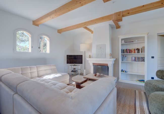 Villa in La Motte - 4-BEDROOM PRIVATE VILLA WITH POOL AND GARDEN ( N°449) Villa in La Motte - 4-BEDROOM PRIVATE VILLA WITH POOL AND GARDEN ( N°449)