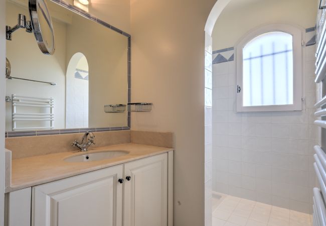 Villa in La Motte - 4 BEDROOM VILLA WITH PRIVATE POOL AND GARDEN (N°443) Villa in La Motte - 4 BEDROOM VILLA WITH PRIVATE POOL AND GARDEN (N°443)