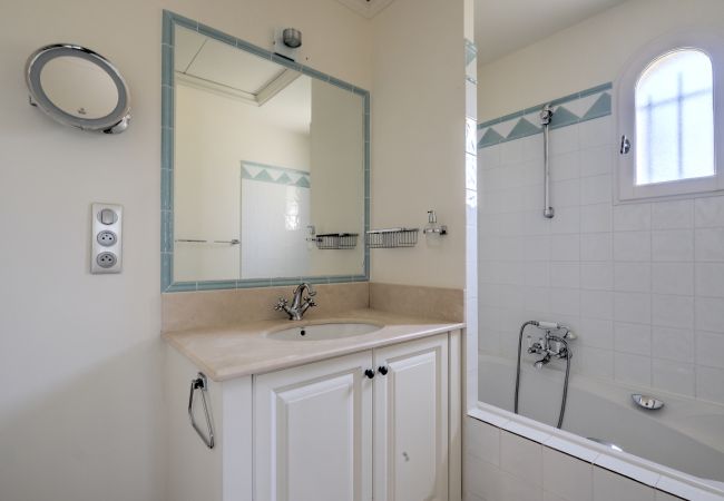 Villa in La Motte - 4 BEDROOM VILLA WITH PRIVATE POOL AND GARDEN (N°443) Villa in La Motte - 4 BEDROOM VILLA WITH PRIVATE POOL AND GARDEN (N°443)