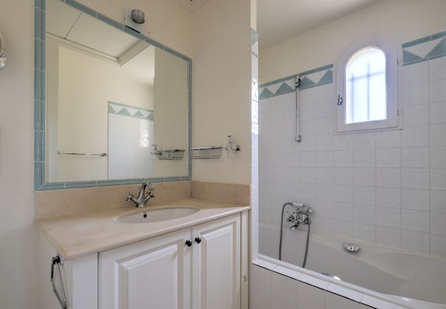Villa in La Motte - 4 BEDROOM VILLA WITH PRIVATE POOL AND GARDEN (N°443) Villa in La Motte - 4 BEDROOM VILLA WITH PRIVATE POOL AND GARDEN (N°443)
