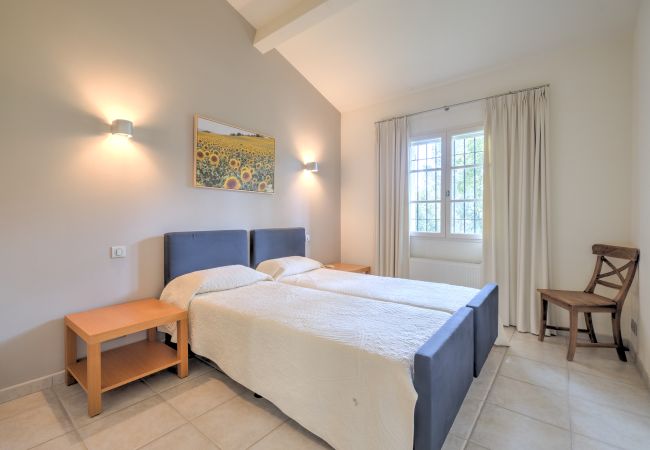 Villa in La Motte - 4 BEDROOM VILLA WITH PRIVATE POOL AND GARDEN (N°443) Villa in La Motte - 4 BEDROOM VILLA WITH PRIVATE POOL AND GARDEN (N°443)