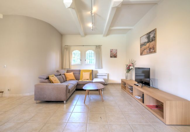 Villa in La Motte - 4 BEDROOM VILLA WITH PRIVATE POOL AND GARDEN (N°443) Villa in La Motte - 4 BEDROOM VILLA WITH PRIVATE POOL AND GARDEN (N°443)