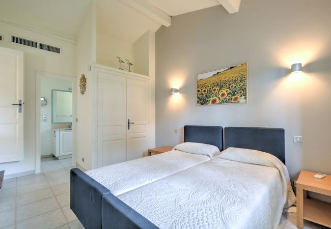 Villa in La Motte - 4 BEDROOM VILLA WITH PRIVATE POOL AND GARDEN (N°443) Villa in La Motte - 4 BEDROOM VILLA WITH PRIVATE POOL AND GARDEN (N°443)