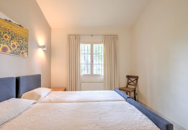 Villa in La Motte - 4 BEDROOM VILLA WITH PRIVATE POOL AND GARDEN (N°443) Villa in La Motte - 4 BEDROOM VILLA WITH PRIVATE POOL AND GARDEN (N°443)