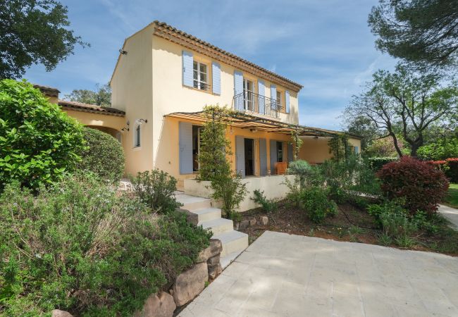 Villa in La Motte - 4 BEDROOM VILLA WITH PRIVATE POOL AND GARDEN (N°443) Villa in La Motte - 4 BEDROOM VILLA WITH PRIVATE POOL AND GARDEN (N°443)
