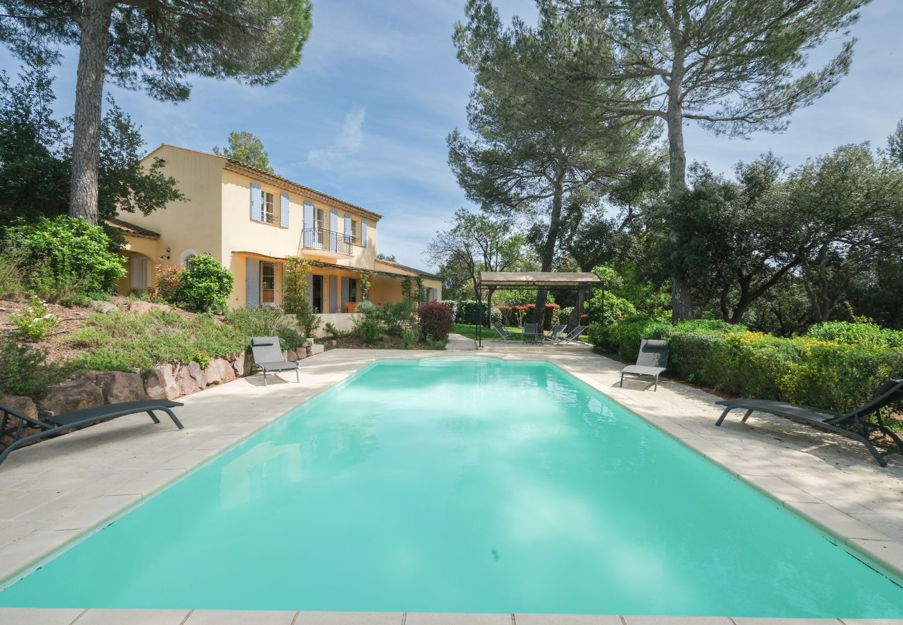 Villa in La Motte - 4 BEDROOM VILLA WITH PRIVATE POOL AND GARDEN (N°443)