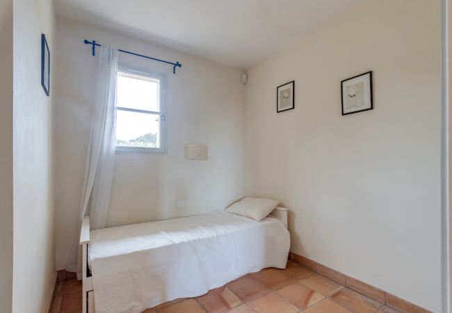 Appartement à La Motte - APPARTEMENT 2 CHAMBRES  - 50m2 - VUE SUR GOLF (N°25) Appartement à La Motte - APPARTEMENT 2 CHAMBRES  - 50m2 - VUE SUR GOLF (N°25)