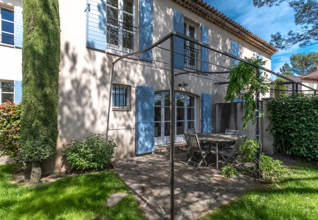 Maison mitoyenne à La Motte - MAISON DE HAMEAU 3 CHAMBRES AVEC JARDIN (N°323) Maison mitoyenne à La Motte - MAISON DE HAMEAU 3 CHAMBRES AVEC JARDIN (N°323)