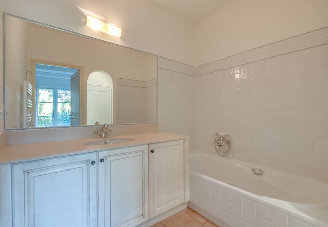 Maison mitoyenne à La Motte - MAISON DE HAMEAU 2 CHAMBRES AVEC JARDIN (N°336) Maison mitoyenne à La Motte - MAISON DE HAMEAU 2 CHAMBRES AVEC JARDIN (N°336)