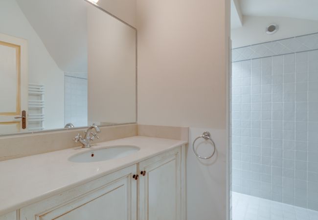 Maison mitoyenne à La Motte - MAISON DE HAMEAU 2 CHAMBRES AVEC JARDIN (N°336) Maison mitoyenne à La Motte - MAISON DE HAMEAU 2 CHAMBRES AVEC JARDIN (N°336)