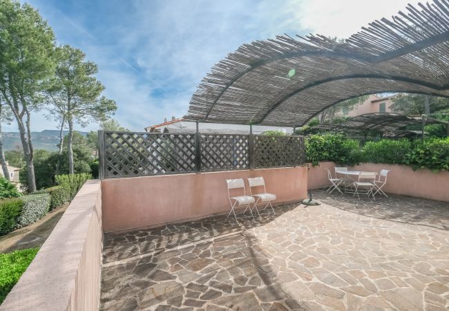 Maison mitoyenne à La Motte - MAISON DE HAMEAU 2 CHAMBRES AVEC JARDIN (N°336) Maison mitoyenne à La Motte - MAISON DE HAMEAU 2 CHAMBRES AVEC JARDIN (N°336)