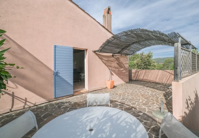 Maison mitoyenne à La Motte - MAISON DE HAMEAU 2 CHAMBRES AVEC JARDIN (N°336) Maison mitoyenne à La Motte - MAISON DE HAMEAU 2 CHAMBRES AVEC JARDIN (N°336)