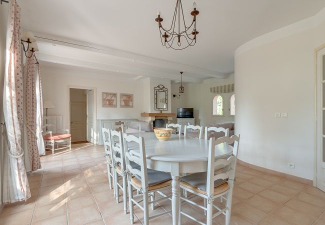 Villa à La Motte - VILLA 4 CHAMBRES AVEC PISCINE PRIVEE ET JARDIN (N°352) Villa à La Motte - VILLA 4 CHAMBRES AVEC PISCINE PRIVEE ET JARDIN (N°352)