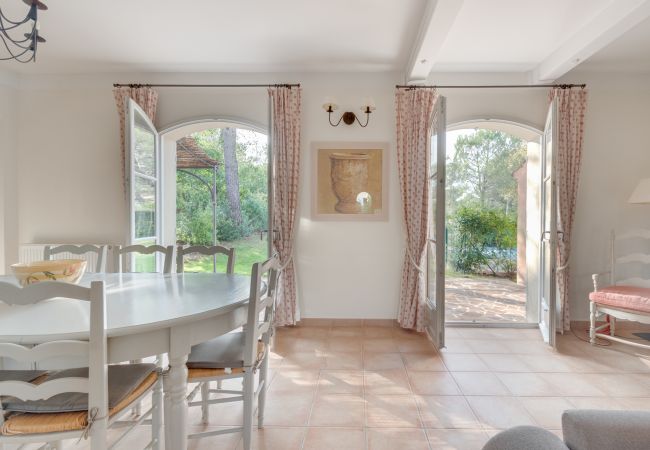 Villa à La Motte - VILLA 4 CHAMBRES AVEC PISCINE PRIVEE ET JARDIN (N°352) Villa à La Motte - VILLA 4 CHAMBRES AVEC PISCINE PRIVEE ET JARDIN (N°352)