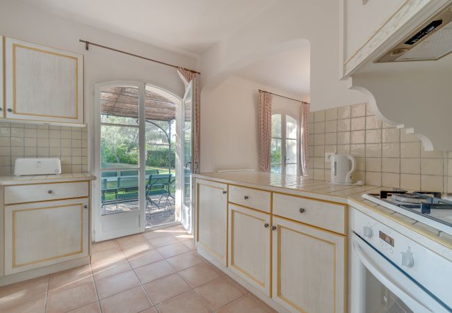 Villa à La Motte - VILLA 4 CHAMBRES AVEC PISCINE PRIVEE ET JARDIN (N°352) Villa à La Motte - VILLA 4 CHAMBRES AVEC PISCINE PRIVEE ET JARDIN (N°352)