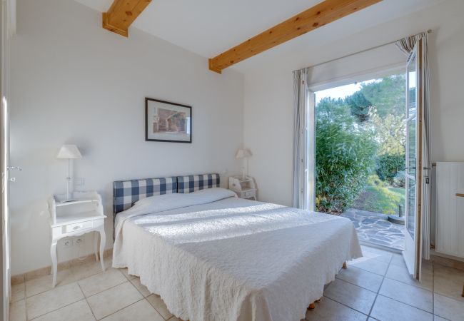 Maison mitoyenne à La Motte - MAISON DE HAMEAU 3 CHAMBRES AVEC JARDIN (N°408) Maison mitoyenne à La Motte - MAISON DE HAMEAU 3 CHAMBRES AVEC JARDIN (N°408)