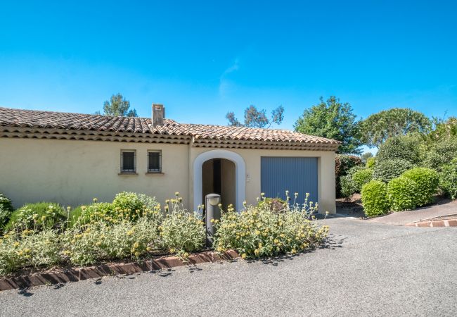 Maison mitoyenne à La Motte - MAISON DE HAMEAU 3 CHAMBRES AVEC JARDIN (N°408) Maison mitoyenne à La Motte - MAISON DE HAMEAU 3 CHAMBRES AVEC JARDIN (N°408)