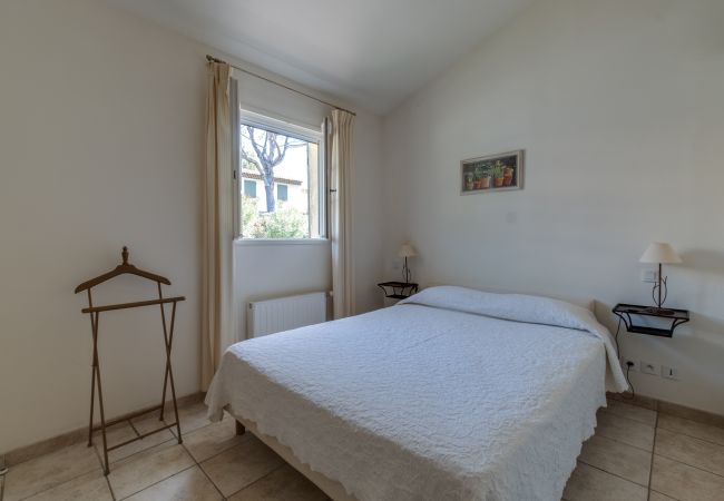 Maison mitoyenne à La Motte - MAISON DE HAMEAU 3 CHAMBRES AVEC JARDIN (N°408) Maison mitoyenne à La Motte - MAISON DE HAMEAU 3 CHAMBRES AVEC JARDIN (N°408)