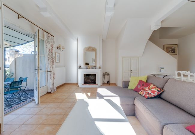 Maison mitoyenne à La Motte - MAISON DE HAMEAU 3 CHAMBRES AVEC JARDIN (N°419) Maison mitoyenne à La Motte - MAISON DE HAMEAU 3 CHAMBRES AVEC JARDIN (N°419)