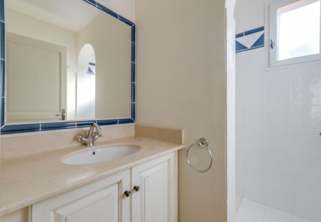 Maison mitoyenne à La Motte - MAISON DE HAMEAU 3 CHAMBRES AVEC JARDIN (N°419) Maison mitoyenne à La Motte - MAISON DE HAMEAU 3 CHAMBRES AVEC JARDIN (N°419)