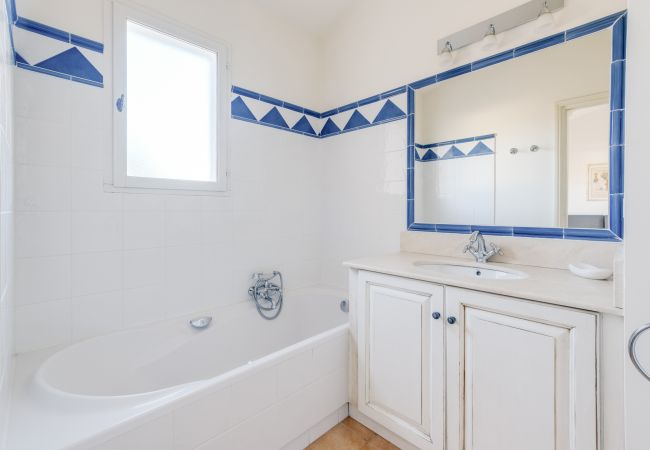 Maison mitoyenne à La Motte - MAISON DE HAMEAU 3 CHAMBRES AVEC JARDIN (N°419) Maison mitoyenne à La Motte - MAISON DE HAMEAU 3 CHAMBRES AVEC JARDIN (N°419)