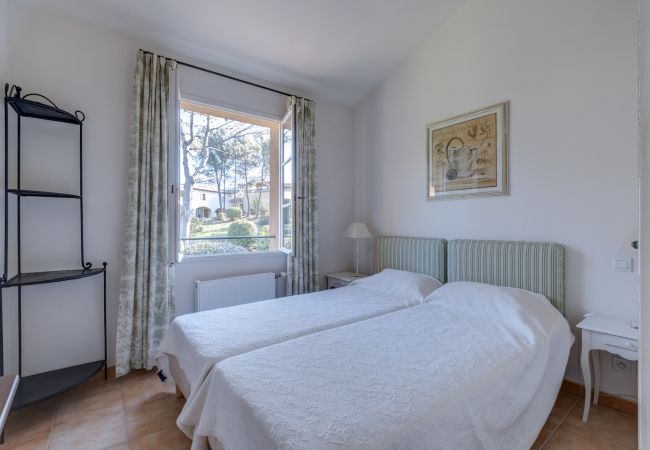 Maison mitoyenne à La Motte - MAISON DE HAMEAU 3 CHAMBRES AVEC JARDIN (N°419) Maison mitoyenne à La Motte - MAISON DE HAMEAU 3 CHAMBRES AVEC JARDIN (N°419)