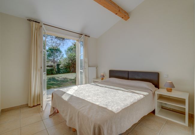 Villa à La Motte - VILLA 4 CHAMBRES AVEC PISCINE PRIVEE ET JARDIN (N°446) Villa à La Motte - VILLA 4 CHAMBRES AVEC PISCINE PRIVEE ET JARDIN (N°446)
