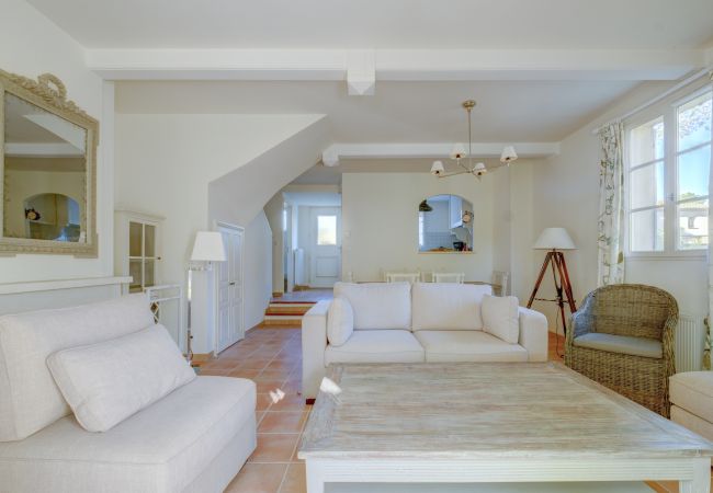 Maison mitoyenne à La Motte - MAISON DE HAMEAU 2 CHAMBRES AVEC JARDIN (N°427) Maison mitoyenne à La Motte - MAISON DE HAMEAU 2 CHAMBRES AVEC JARDIN (N°427)