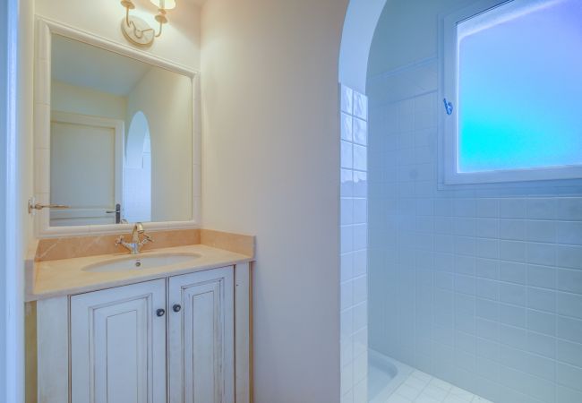 Maison mitoyenne à La Motte - MAISON DE HAMEAU 2 CHAMBRES AVEC JARDIN (N°427) Maison mitoyenne à La Motte - MAISON DE HAMEAU 2 CHAMBRES AVEC JARDIN (N°427)