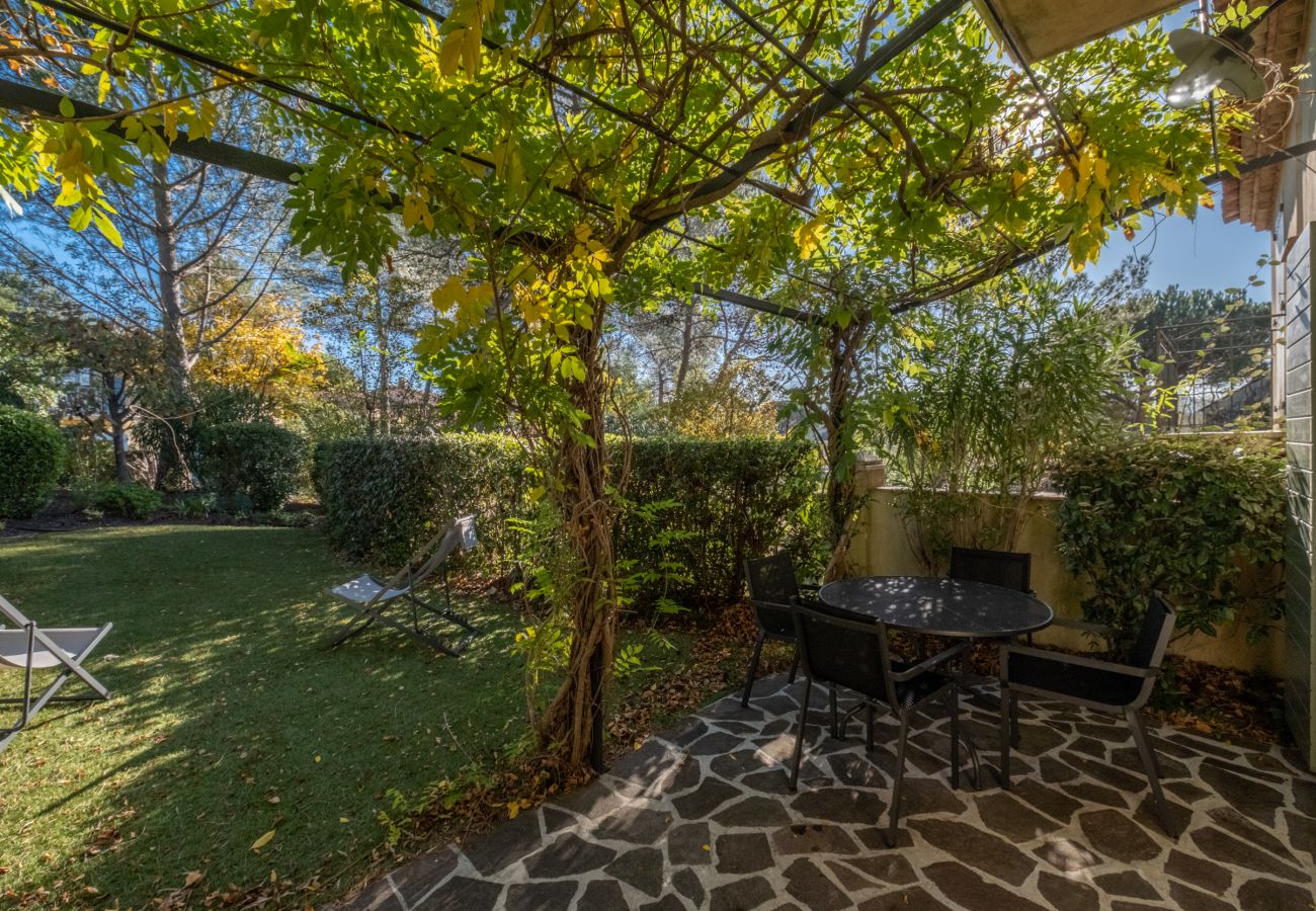 Maison mitoyenne à La Motte - MAISON DE HAMEAU 2 CHAMBRES AVEC JARDIN (N°427) Maison mitoyenne à La Motte - MAISON DE HAMEAU 2 CHAMBRES AVEC JARDIN (N°427)