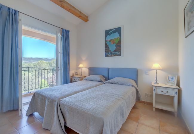 Villa à La Motte - VILLA 4 CHAMBRES AVEC PISCINE PRIVEE ET JARDIN (N°449) Villa à La Motte - VILLA 4 CHAMBRES AVEC PISCINE PRIVEE ET JARDIN (N°449)