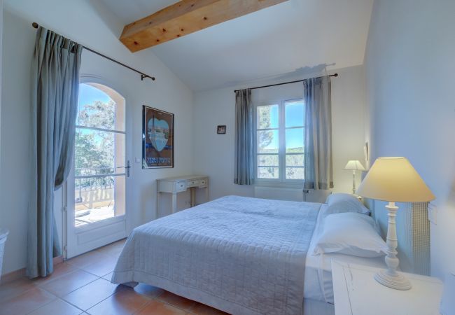 Villa à La Motte - VILLA 4 CHAMBRES AVEC PISCINE PRIVEE ET JARDIN (N°449) Villa à La Motte - VILLA 4 CHAMBRES AVEC PISCINE PRIVEE ET JARDIN (N°449)