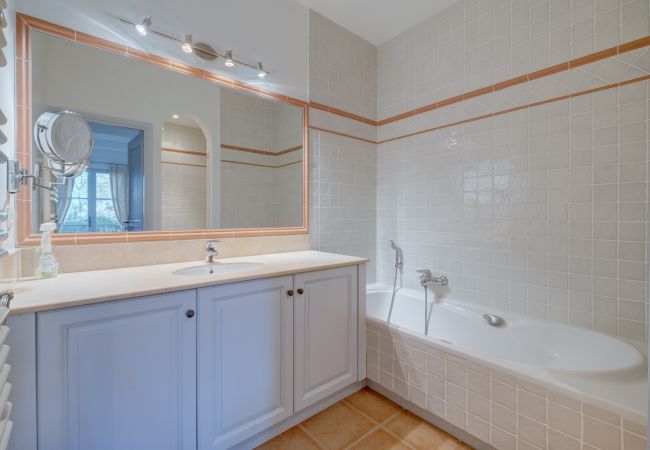 Maison mitoyenne à La Motte - MAISON DE HAMEAU 3 CHAMBRES AVEC JARDIN (N°324) Maison mitoyenne à La Motte - MAISON DE HAMEAU 3 CHAMBRES AVEC JARDIN (N°324)